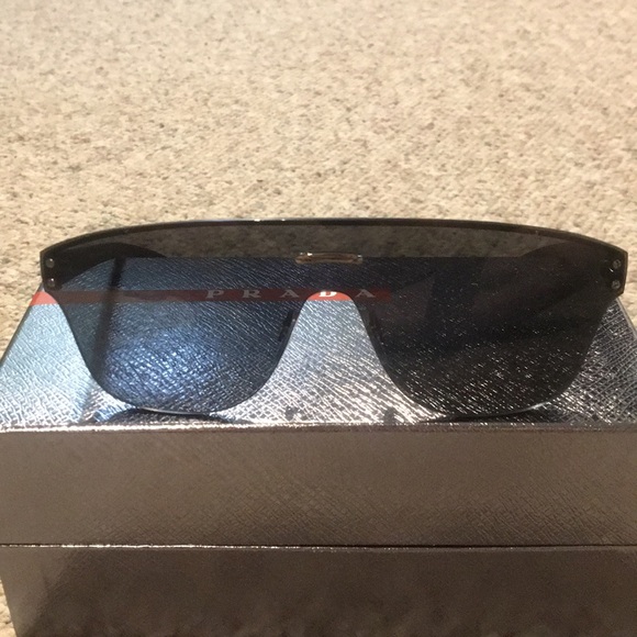 Prada sunglasses - Picture 2 of 4